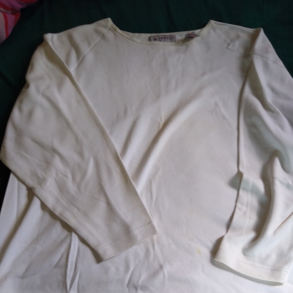 Long sleeve white t-shirt sweater size 3X.